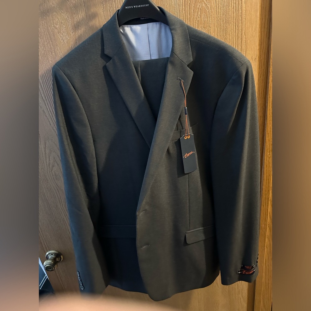 Men’s EGARA full suit. NEW W/ tags. Slim fit.